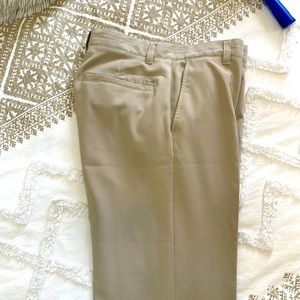 IZOD Men's Flat Front Traditional Slim Fit Basic Microtwill Golf Pant,Size 30x34